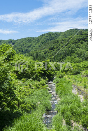 田植えを終えた若桜氷ノ山の棚田の風景 鳥取県 若桜町 127741388