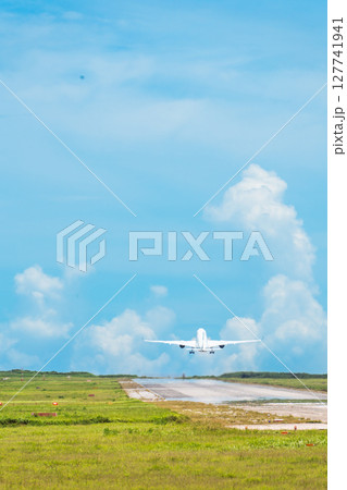 大迫力の旅客機 下地島空港からテイクオフ 大迫力の旅客機 下地島空港からテイクオフ 127741941