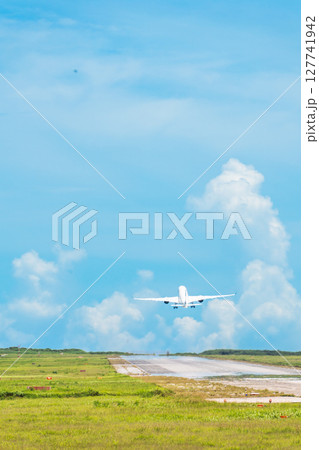 大迫力の旅客機　下地島空港からテイクオフ 127741942
