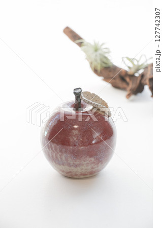 りんごの陶器の飾り　置物の画像 127742307