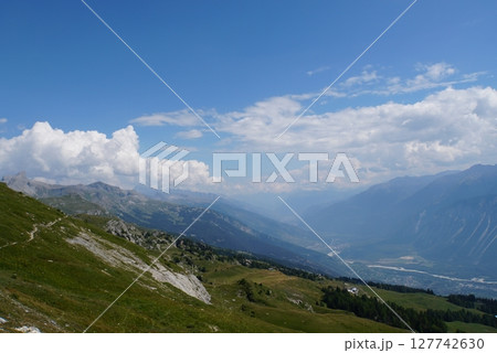 スイス　クラン・モンタナのトレックコース 127742630