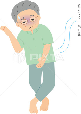 眩暈でフラフラしている眼鏡の年配男性 127743069