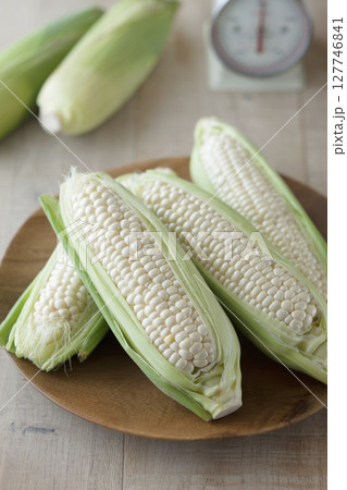 ピュアホワイト 127746841