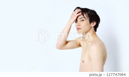 男性のポートレート　ビューティーイメージ 127747064