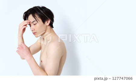 男性のポートレート　ビューティーイメージ 127747066