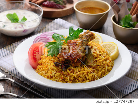 スパイス香る本格チキンビリヤニとインド料理セット スパイス香る本格チキンビリヤニとインド料理セット 127747297