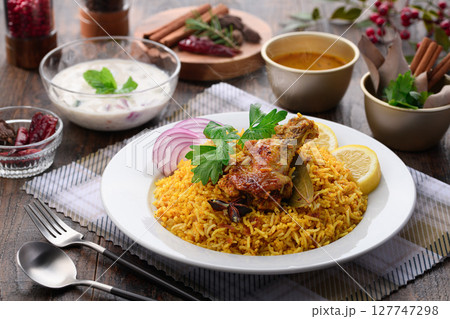 スパイス香る本格チキンビリヤニとインド料理セット スパイス香る本格チキンビリヤニとインド料理セット 127747298