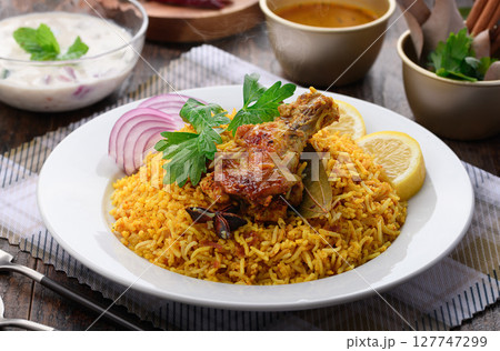 スパイス香る本格チキンビリヤニとインド料理セット スパイス香る本格チキンビリヤニとインド料理セット 127747299