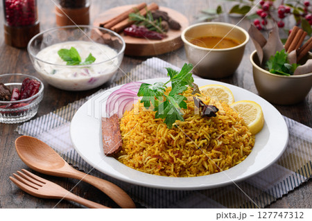 スパイス香る本格チキンビリヤニとインド料理セット 127747312