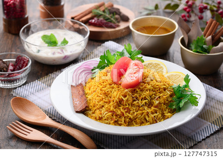 スパイス香る本格チキンビリヤニとインド料理セット 127747315