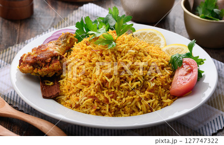 スパイス香る本格チキンビリヤニとインド料理セット 127747322