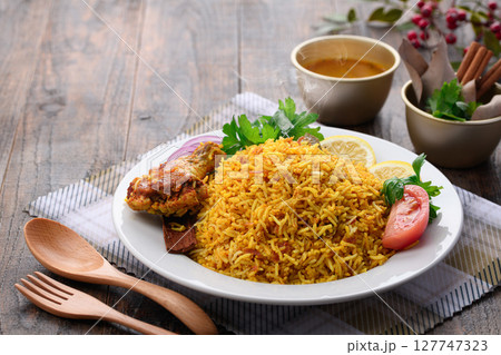 スパイス香る本格チキンビリヤニとインド料理セット スパイス香る本格チキンビリヤニとインド料理セット 127747323