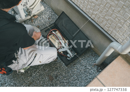 ルームエアコン室外機 手動式真空ポンプ エアパージ ルームエアコン室外機 手動式真空ポンプ エアパージ 127747338