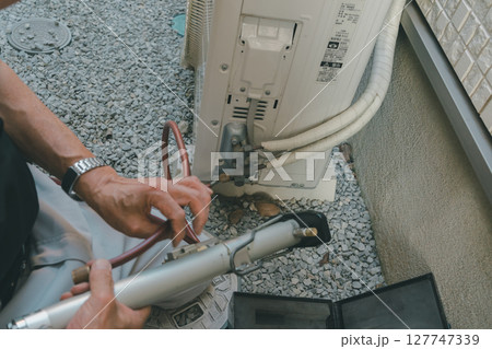 ルームエアコン室外機 手動式真空ポンプ エアパージ ルームエアコン室外機 手動式真空ポンプ エアパージ 127747339