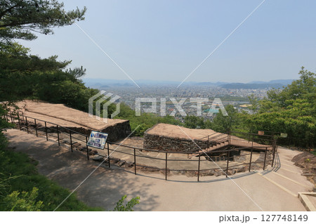 古代朝鮮式山城「屋嶋城」の城門と高松市街 127748149