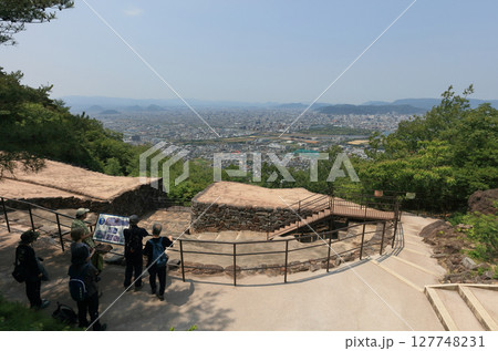 古代朝鮮式山城「屋嶋城」の城門と高松市街 127748231