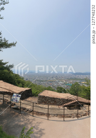 古代朝鮮式山城「屋嶋城」の城門と高松市街 127748232