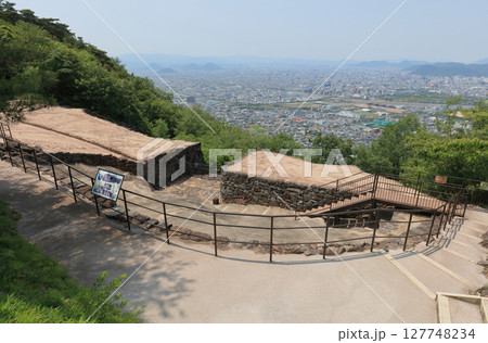 古代朝鮮式山城「屋嶋城」の城門と高松市街 127748234