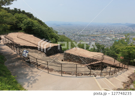 古代朝鮮式山城「屋嶋城」の城門と高松市街 127748235