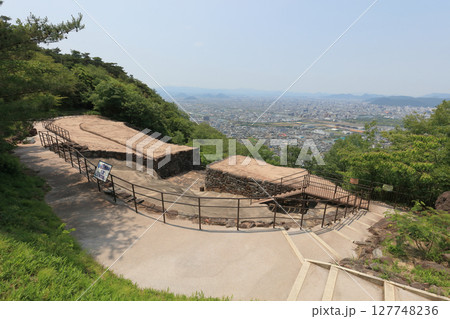 古代朝鮮式山城「屋嶋城」の城門と高松市街 古代朝鮮式山城「屋嶋城」の城門と高松市街 127748236