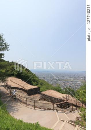 古代朝鮮式山城「屋嶋城」の城門と高松市街 127748238
