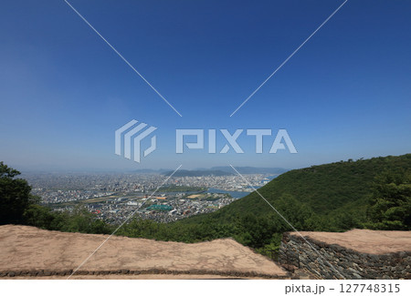 古代朝鮮式山城「屋嶋城」の城門と高松市街 127748315