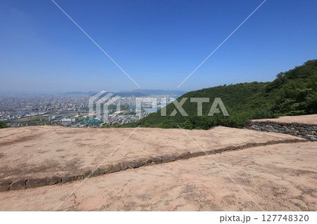 古代朝鮮式山城「屋嶋城」の城門と高松市街 古代朝鮮式山城「屋嶋城」の城門と高松市街 127748320
