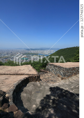 古代朝鮮式山城「屋嶋城」の城門と高松市街 古代朝鮮式山城「屋嶋城」の城門と高松市街 127748325
