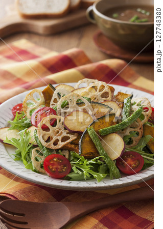 揚げ野菜サラダ 127748380