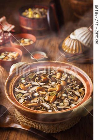 きのこ鍋 127749199