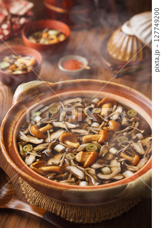 きのこ鍋 127749200