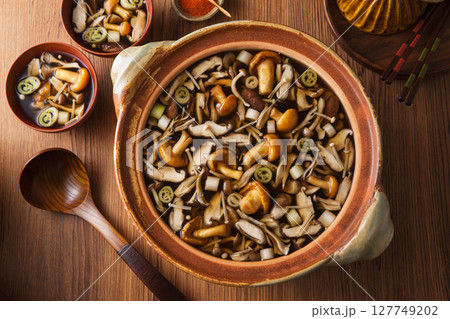 きのこ鍋 127749202