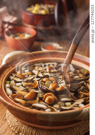 きのこ鍋 127749203