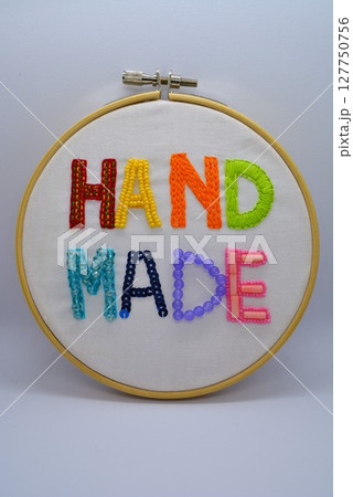 ハンドメイド　刺繍　文字 127750756