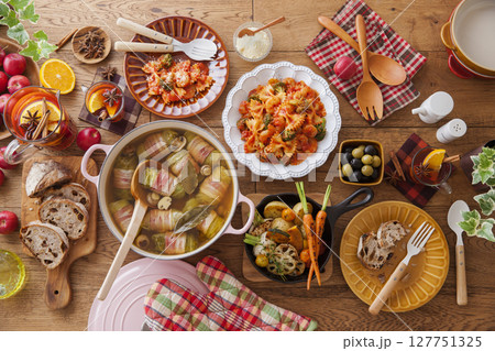 冬のカジュアルなディナー 127751325