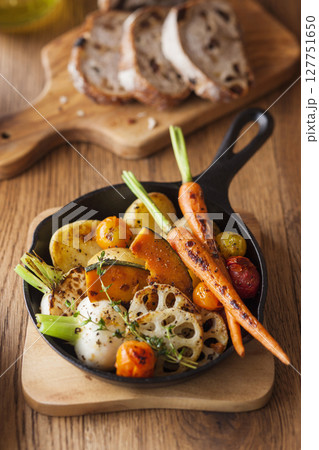 グリルサラダ 127751650