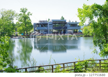 備北丘陵公園国兼池湖畔の景色 備北丘陵公園国兼池湖畔の景色 127751680