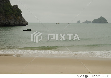 Lan Ha Bay. Lan Ha Bay. 127751954