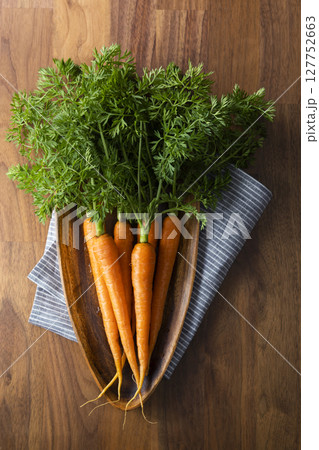 葉付き人参 葉付き人参 127752663