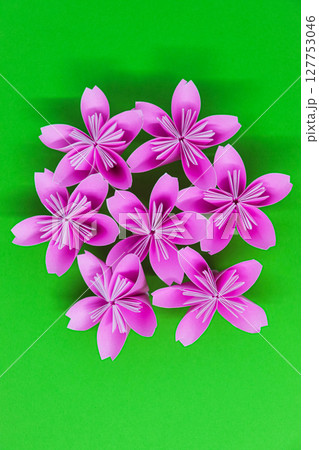 折り紙で作った花 127753046