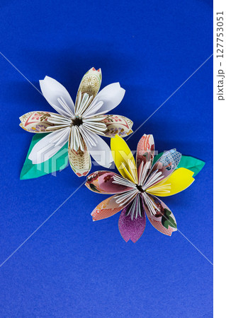 折り紙で作った花 折り紙で作った花 127753051