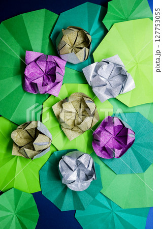 折り紙で作った蓮の花 折り紙で作った蓮の花 127753055