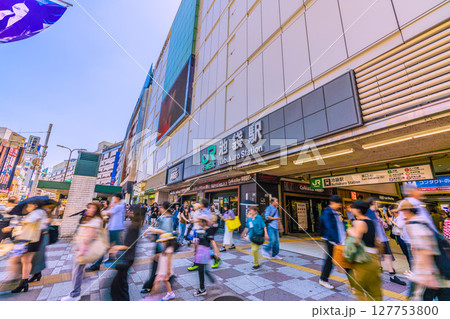 日本の東京都市景観6月22日。インバウンド続く…（賑わう）池袋駅東口(北)などを望む＝令和7年 127753800
