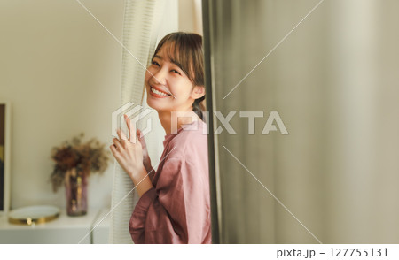 綺麗な女性モデルのポートレート撮影 127755131
