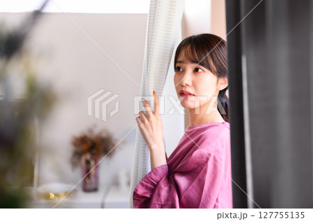 綺麗な女性モデルのポートレート撮影 127755135