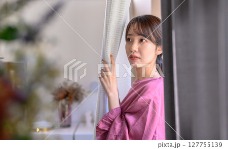 綺麗な女性モデルのポートレート撮影 127755139