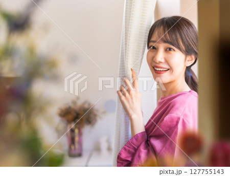 綺麗な女性モデルのポートレート撮影 127755143