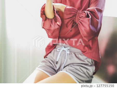 綺麗な女性モデルのポートレート撮影 127755150