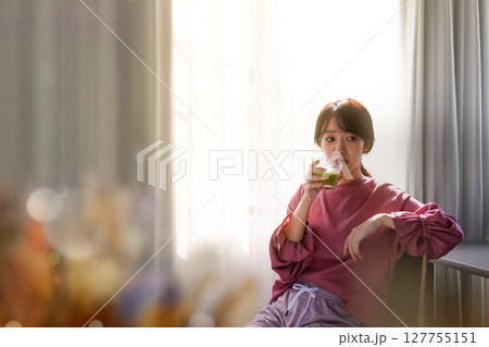 綺麗な女性モデルのポートレート撮影 綺麗な女性モデルのポートレート撮影 127755151