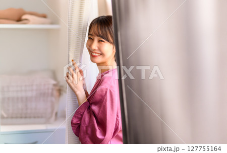 綺麗な女性モデルのポートレート撮影 127755164